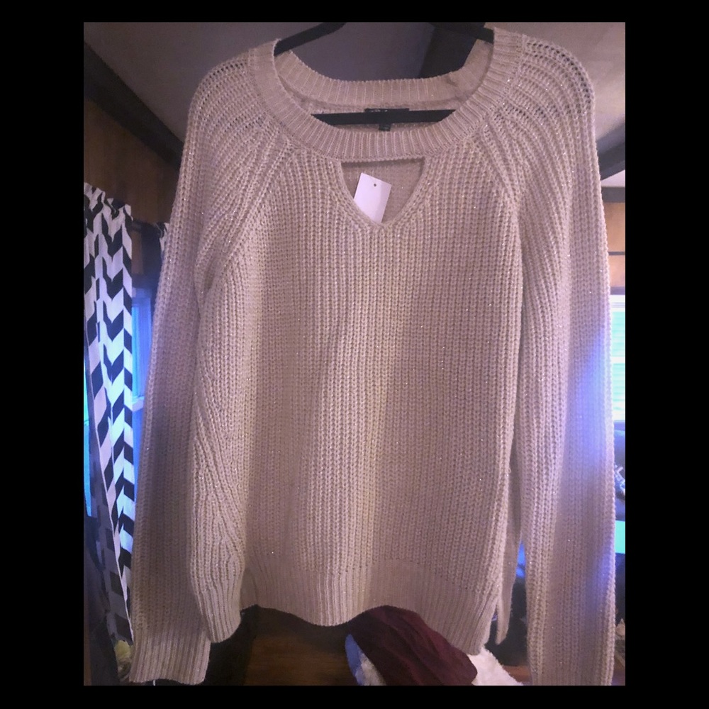 NWT Pullover keyhole sweater 💕